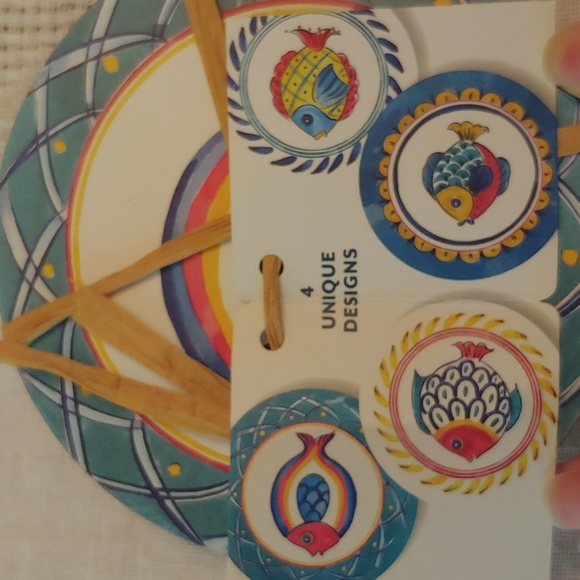 Sur la table Fish Outdoor Appetizer Plates/Coasters - Picture 3 of 9